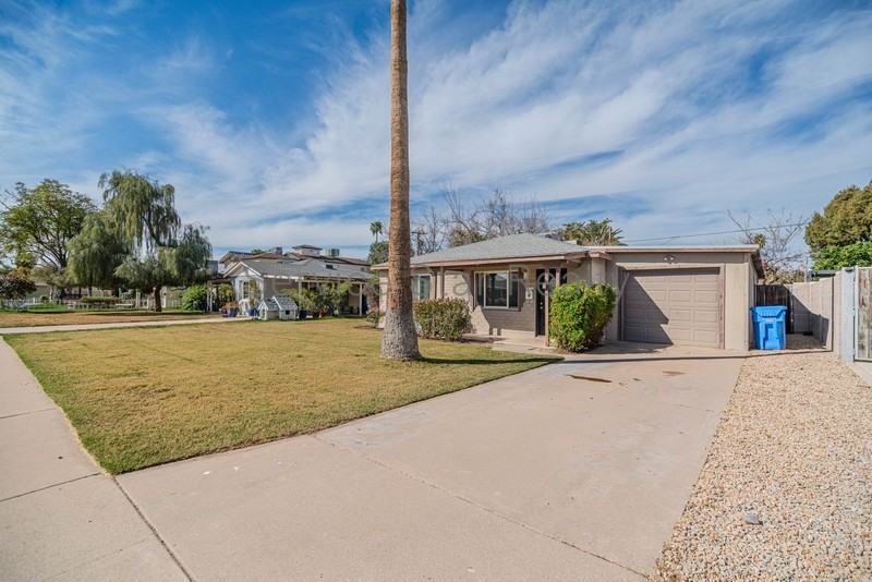 1114 E Oregon Ave - Photo 2 of 23