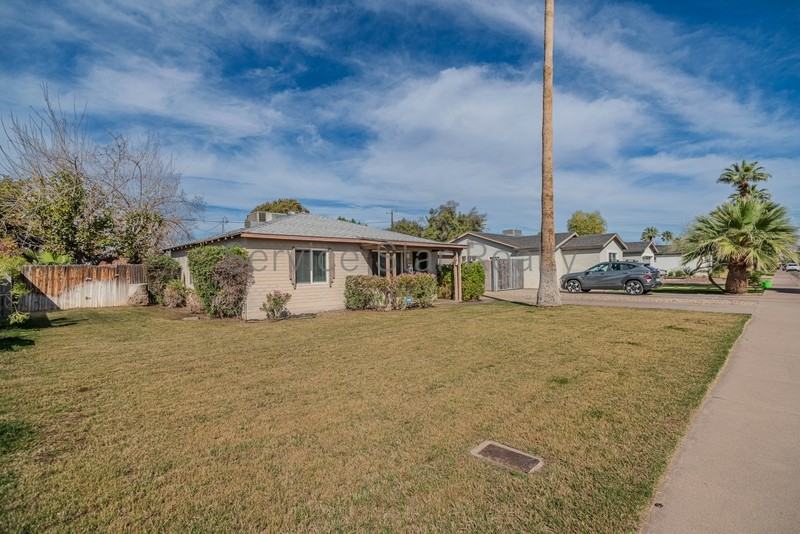 1114 E Oregon Ave - Photo 3 of 23