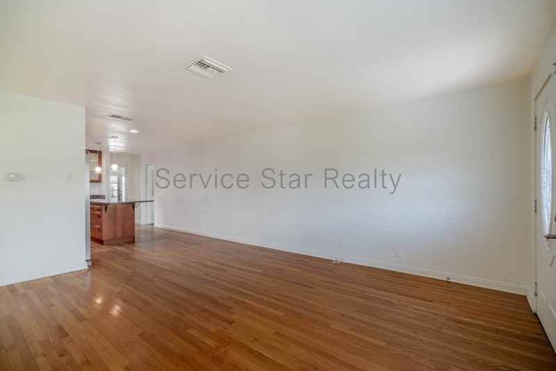 1114 E Oregon Ave - Photo 5 of 23