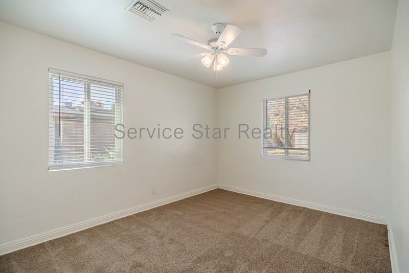 1114 E Oregon Ave - Photo 6 of 23