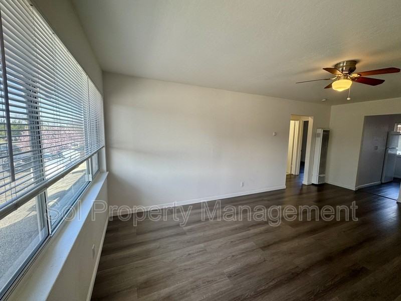 1053 W Hamilton Ave - Photo 3 of 18