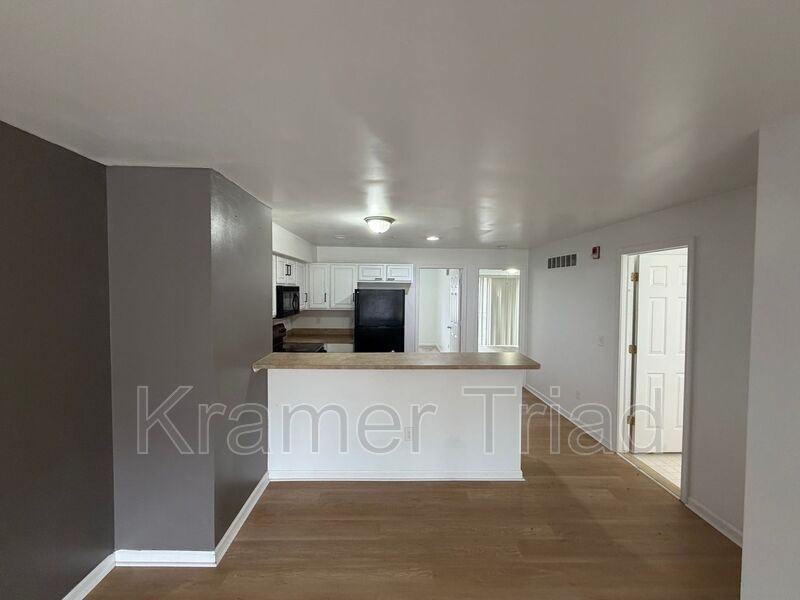 1152 Faulkner #5 - Photo 3 of 22