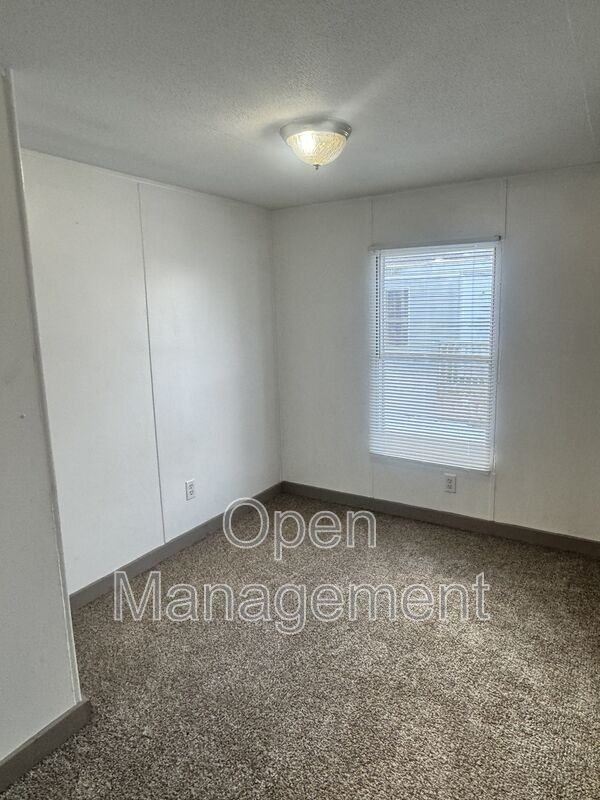 301 Mantle Ave - Photo 4 of 18