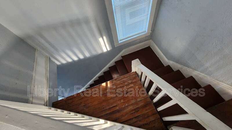 826 E Duffy St #A - Photo 3 of 6