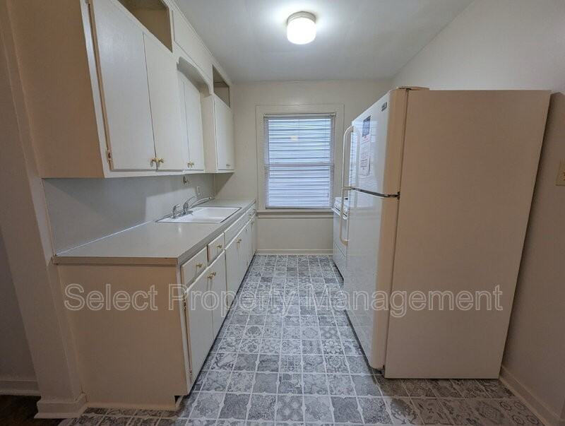 1033 Edgewater Ave #2 - Photo 6 of 14