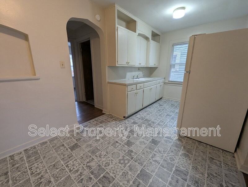 1033 Edgewater Ave #2 - Photo 7 of 14