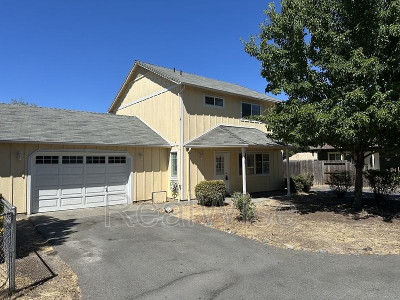 715 Sw Laurel St - Photo 3 of 20