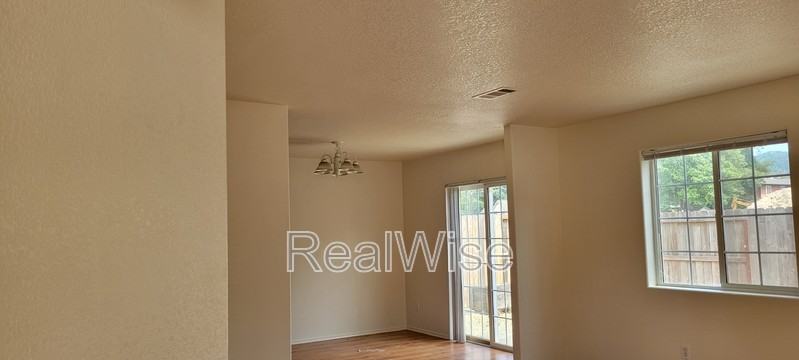 715 Sw Laurel St - Photo 6 of 20