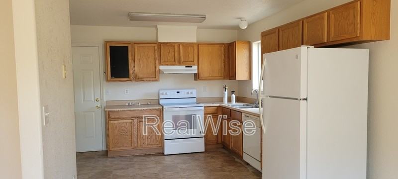 715 Sw Laurel St - Photo 7 of 20