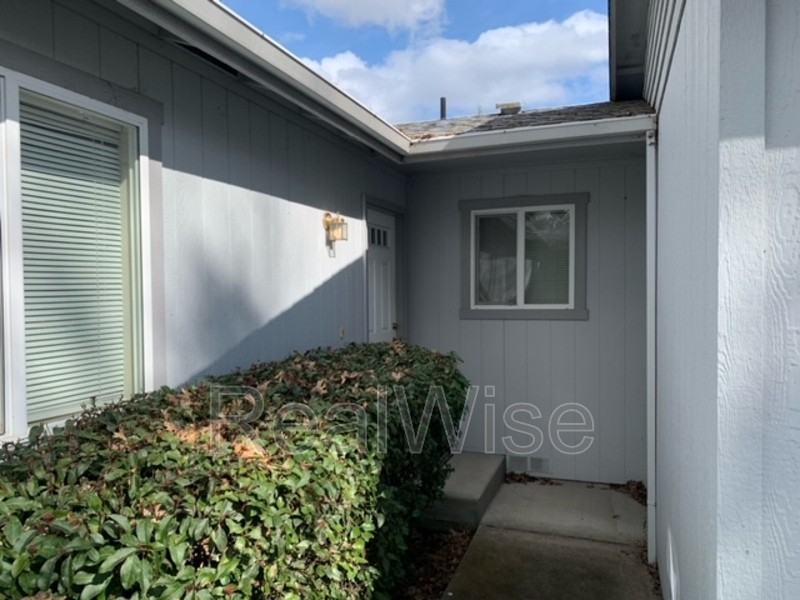 226 Sw Westholm Ave - Photo 2 of 12