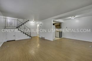 220 W Foxbridge Dr - Photo 1 of 1