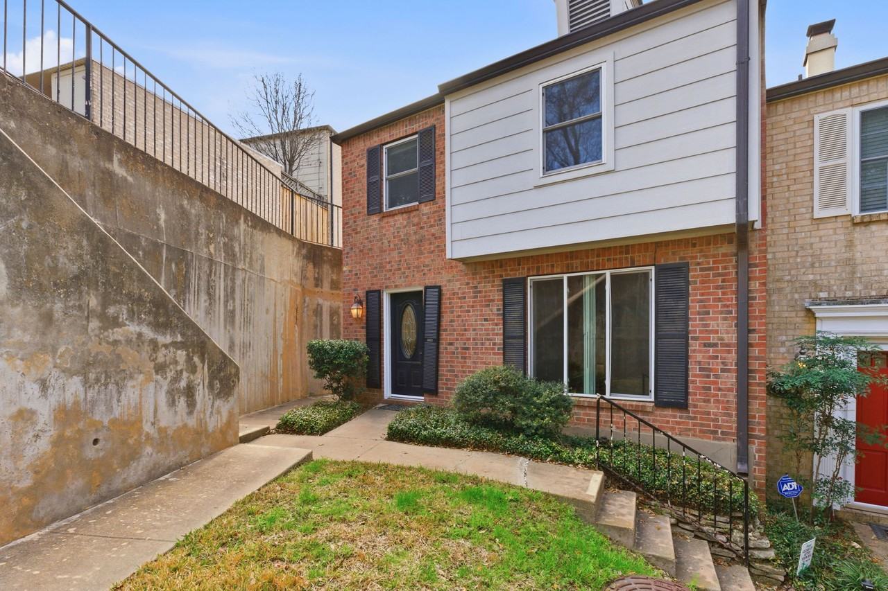 6631 Valleyside Rd - Photo 2 of 43