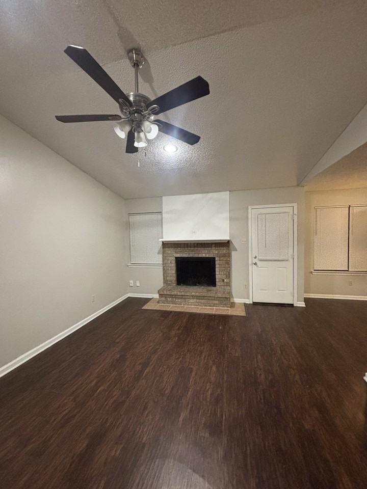 111 Point West Cir - Photo 2 of 12