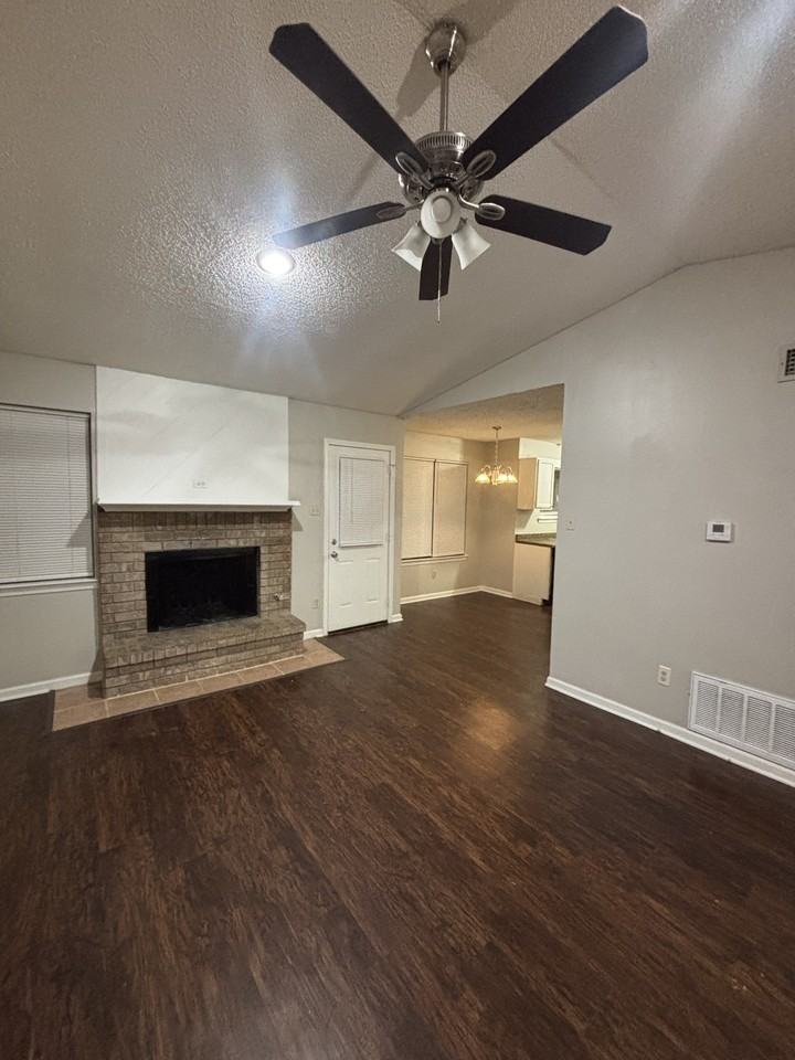 111 Point West Cir - Photo 3 of 12