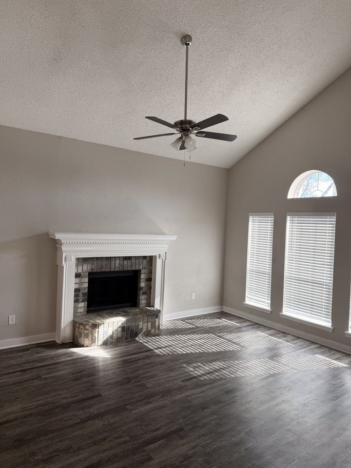 1104 Union Dr - Photo 3 of 24