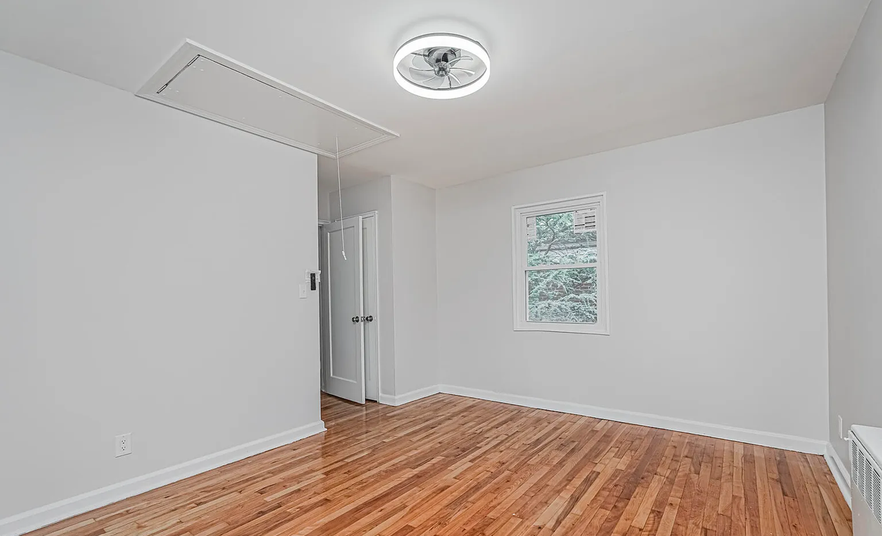 12 Stratford Ave #2BB - Photo 3 of 5