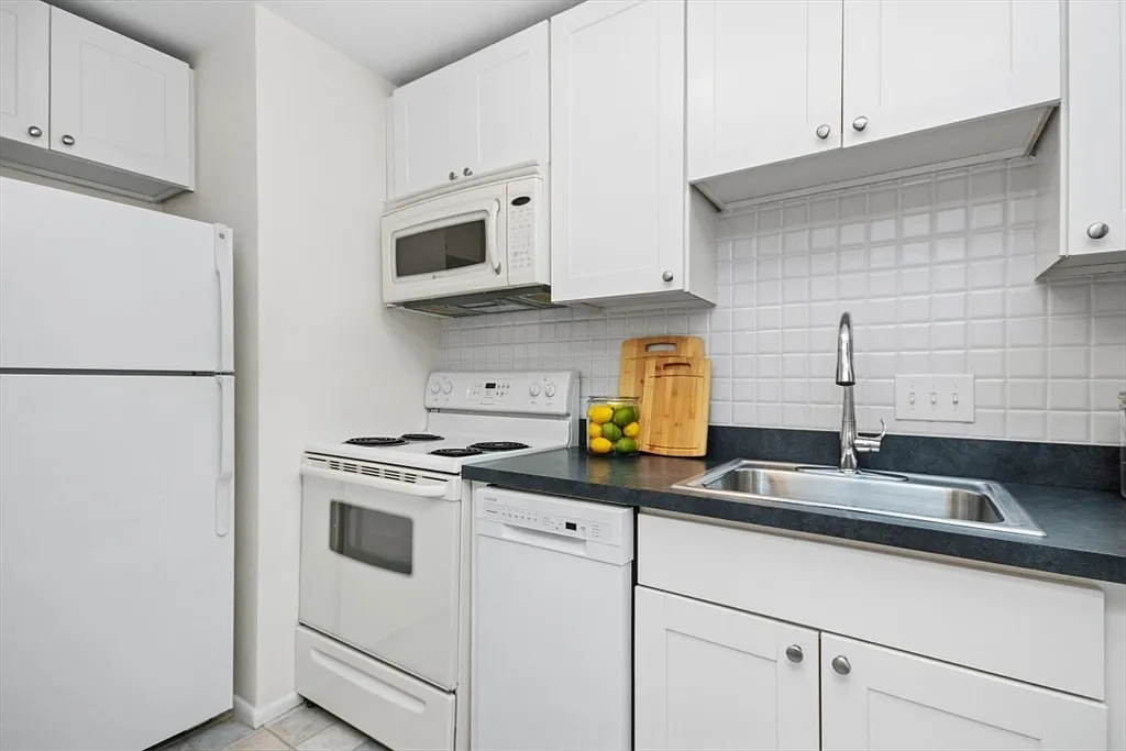 16 Addington Rd #35 - Photo 6 of 7