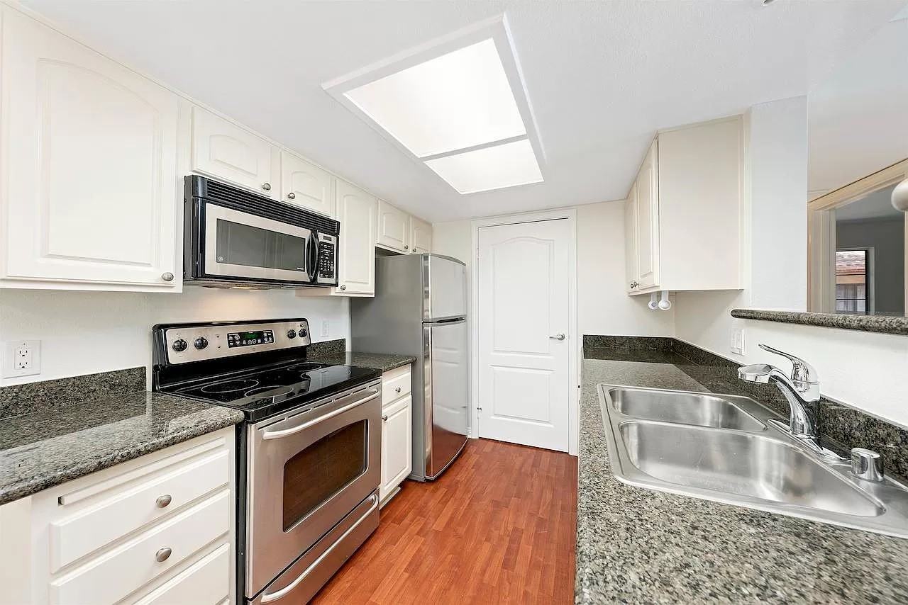 12071 Alta Carmel Ct - Photo 2 of 7