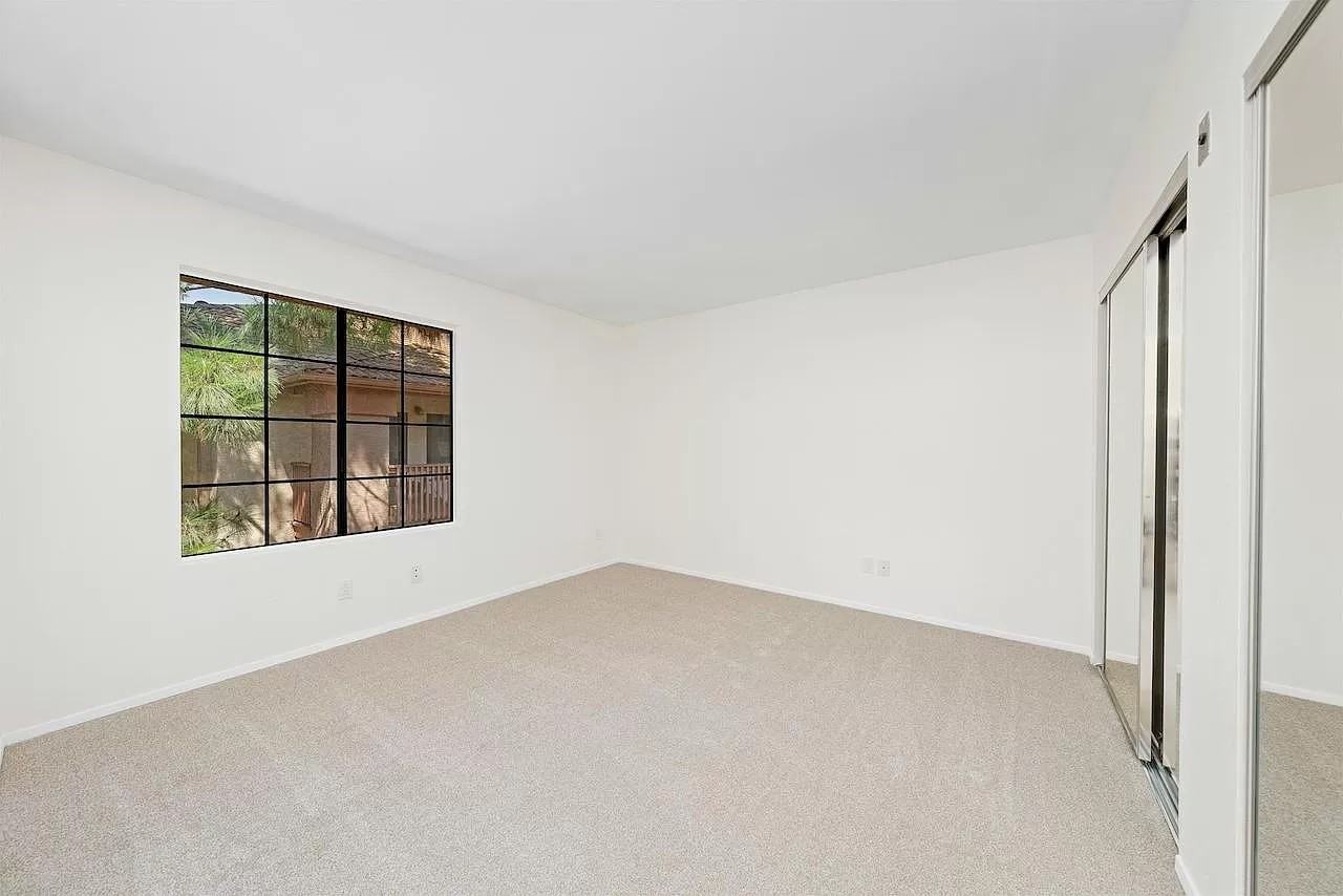 12071 Alta Carmel Ct - Photo 3 of 7