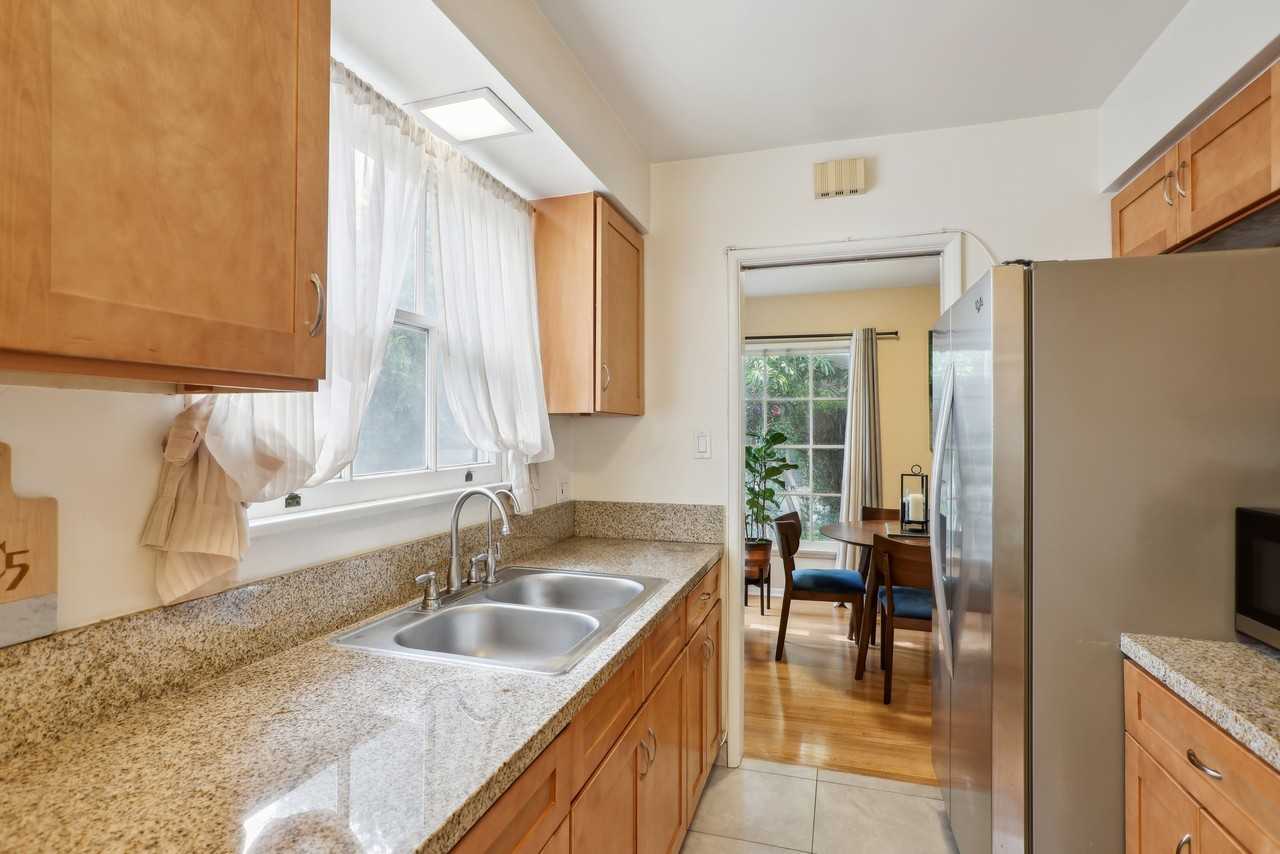 1124 N Louise St - Photo 3 of 4