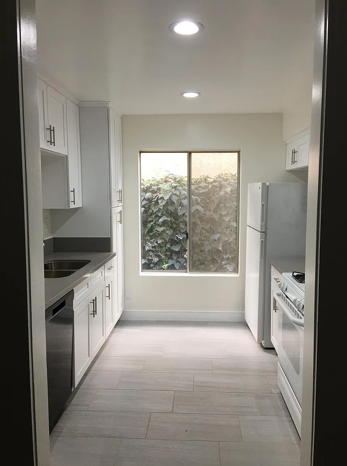 5250 Zelzah Ave - Photo 7 of 9