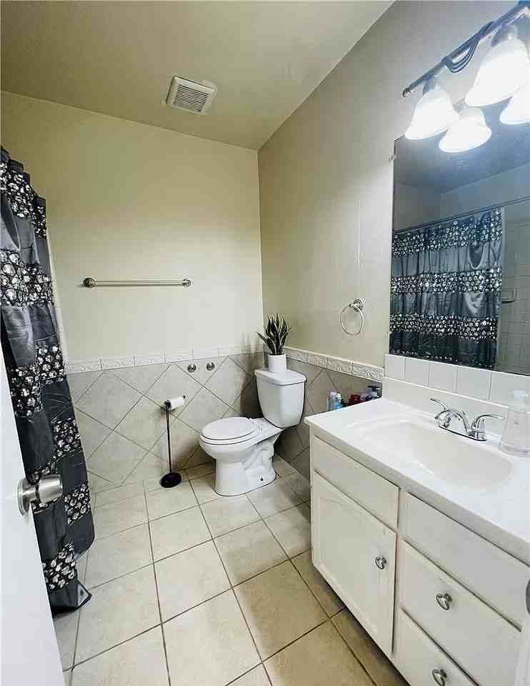 700 W La Veta Ave - Photo 2 of 6