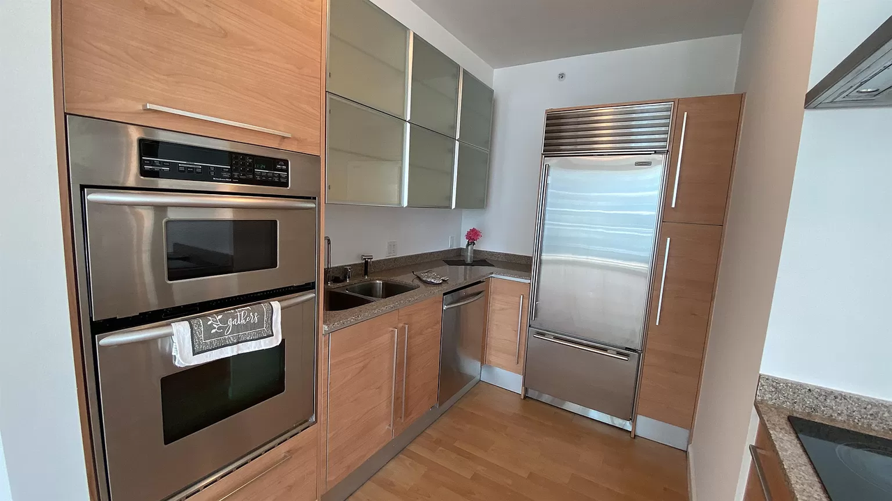 218 Se 14th St - Photo 2 of 6