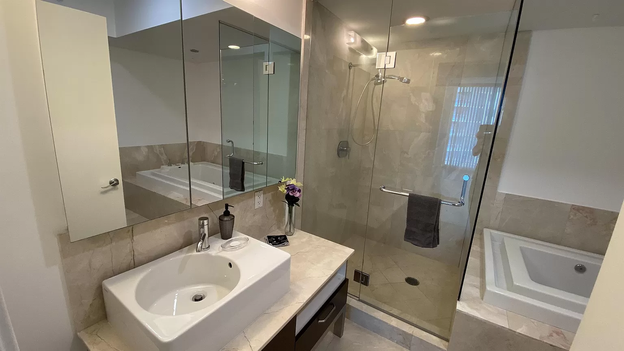 218 Se 14th St - Photo 4 of 6