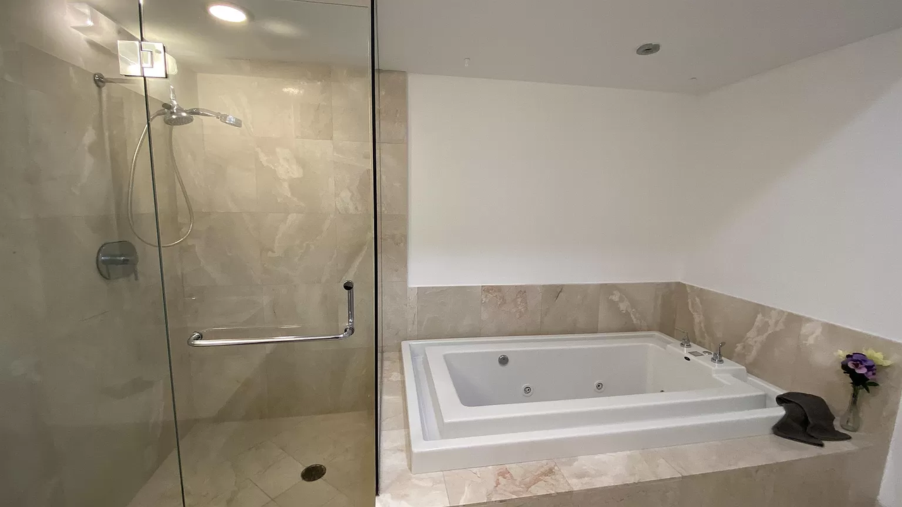 218 Se 14th St - Photo 5 of 6