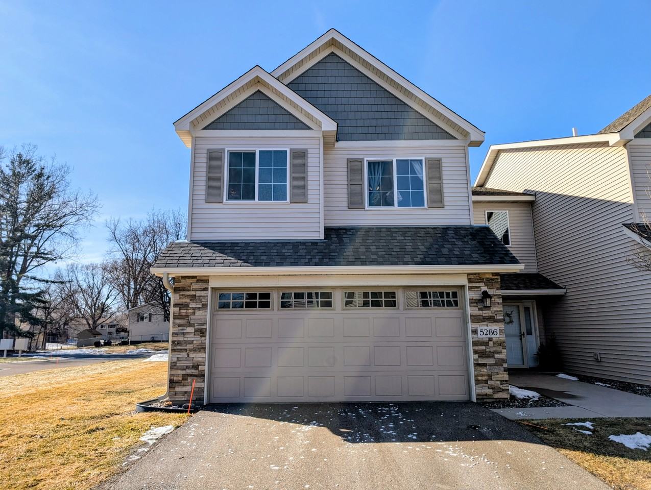 5286 Greenwood Dr
