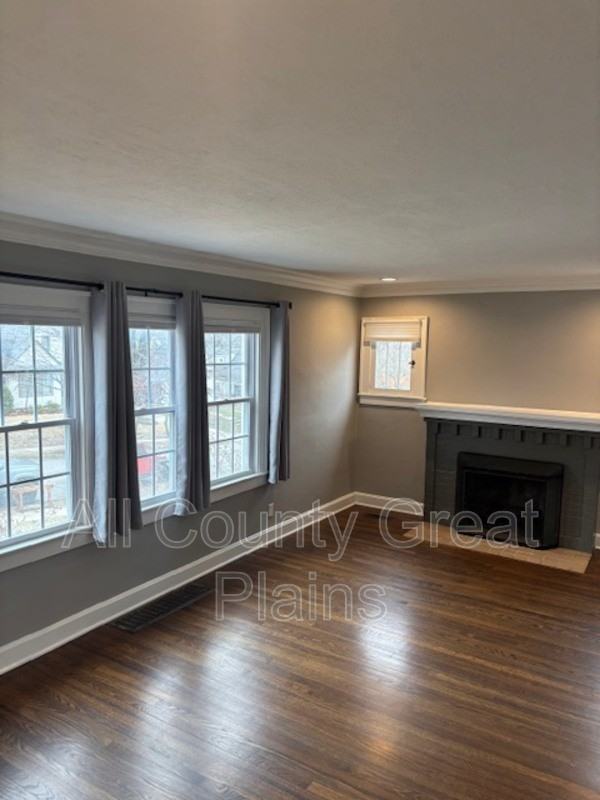 310 E 70th Ter - Photo 2 of 13