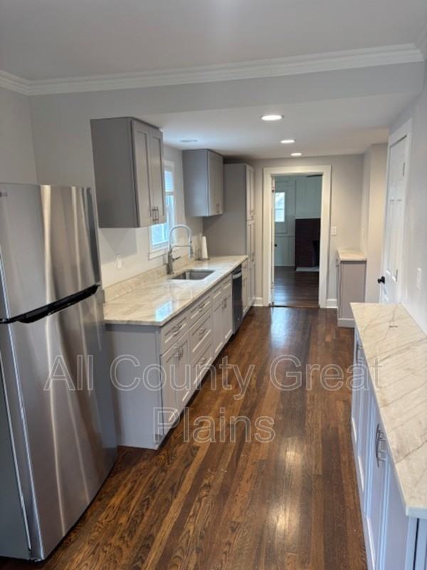 310 E 70th Ter - Photo 5 of 13