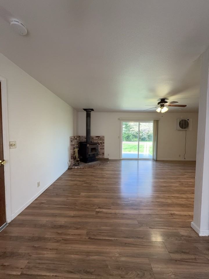 7025 Meadowbrook Ct - Photo 2 of 25