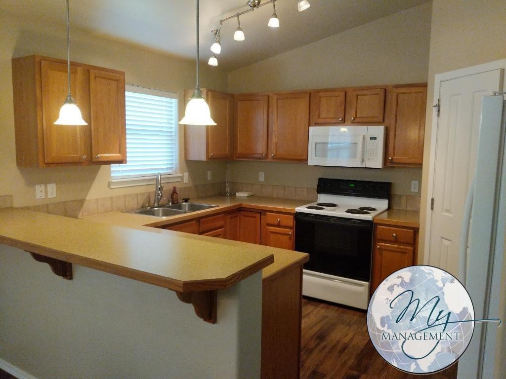 1128 Fiesta Way - Photo 4 of 21