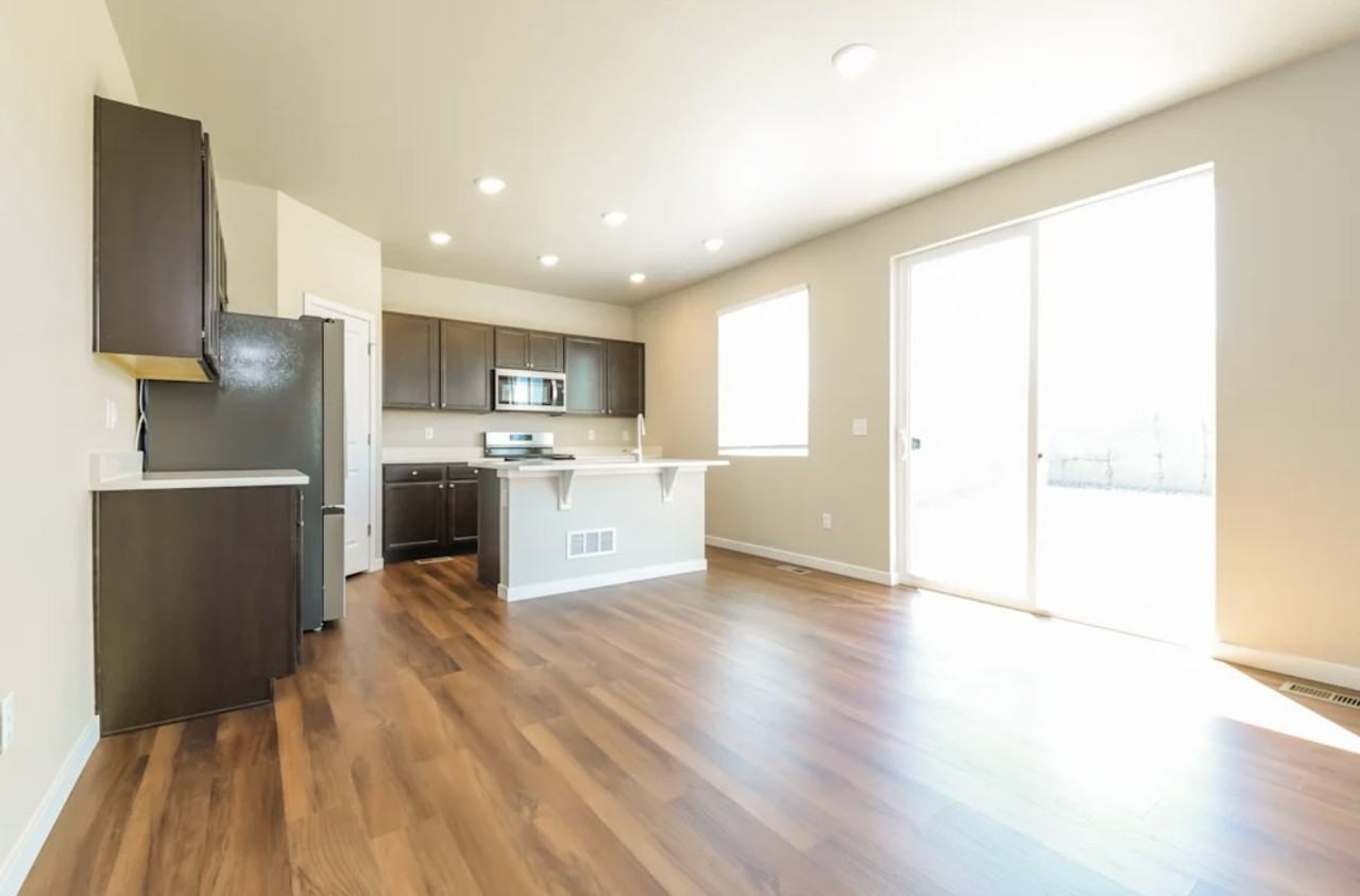 453 Elbert St - Photo 3 of 10