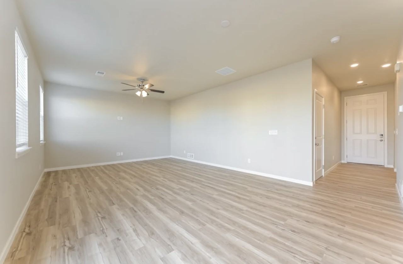 22877 E 47th Ave - Photo 2 of 10