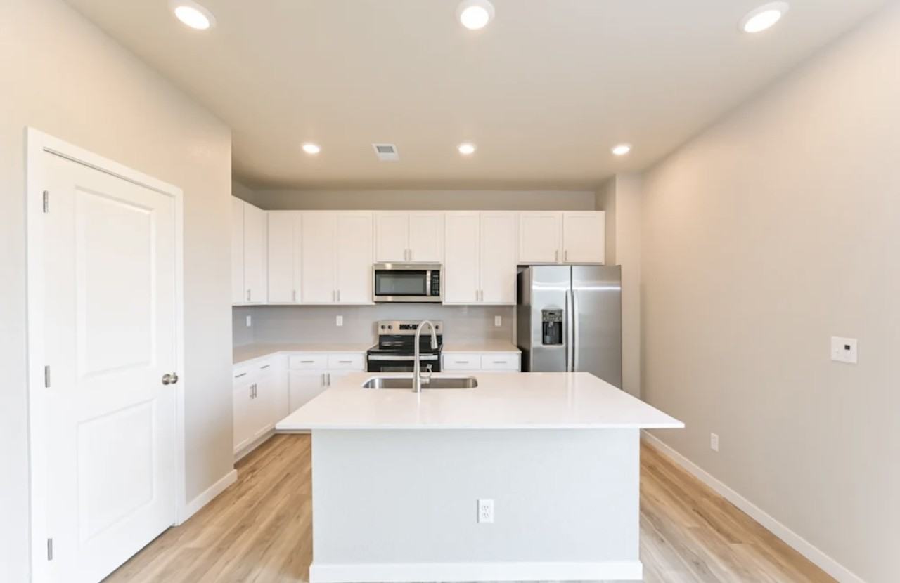 22877 E 47th Ave - Photo 4 of 10