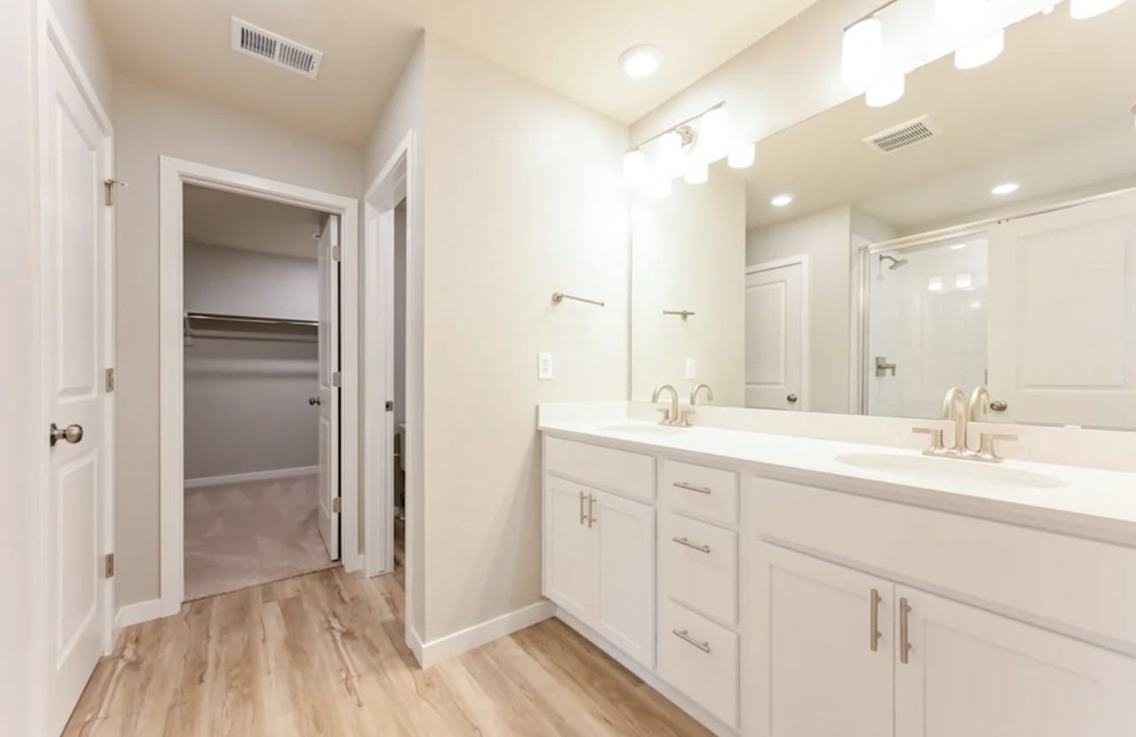 22877 E 47th Ave - Photo 6 of 10