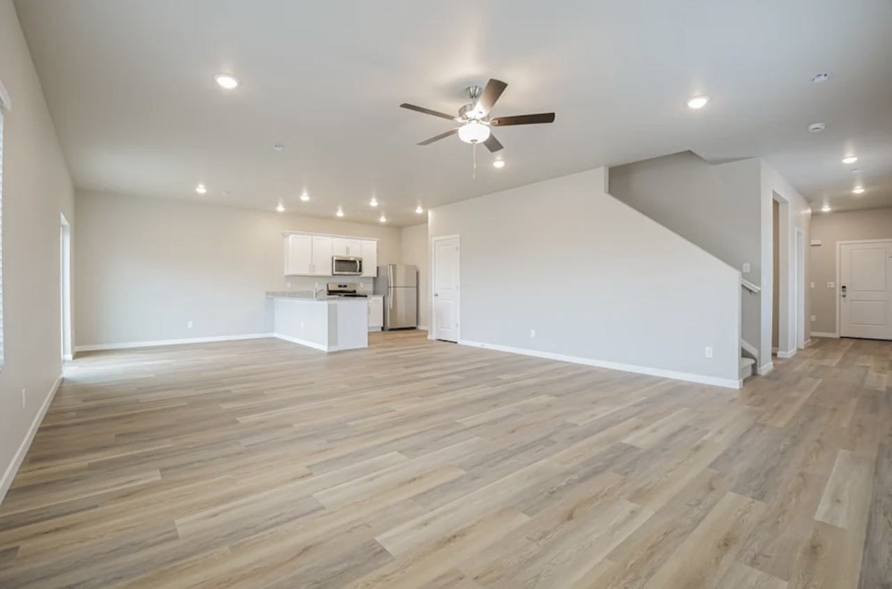 7405 Green River Ave - Photo 4 of 9