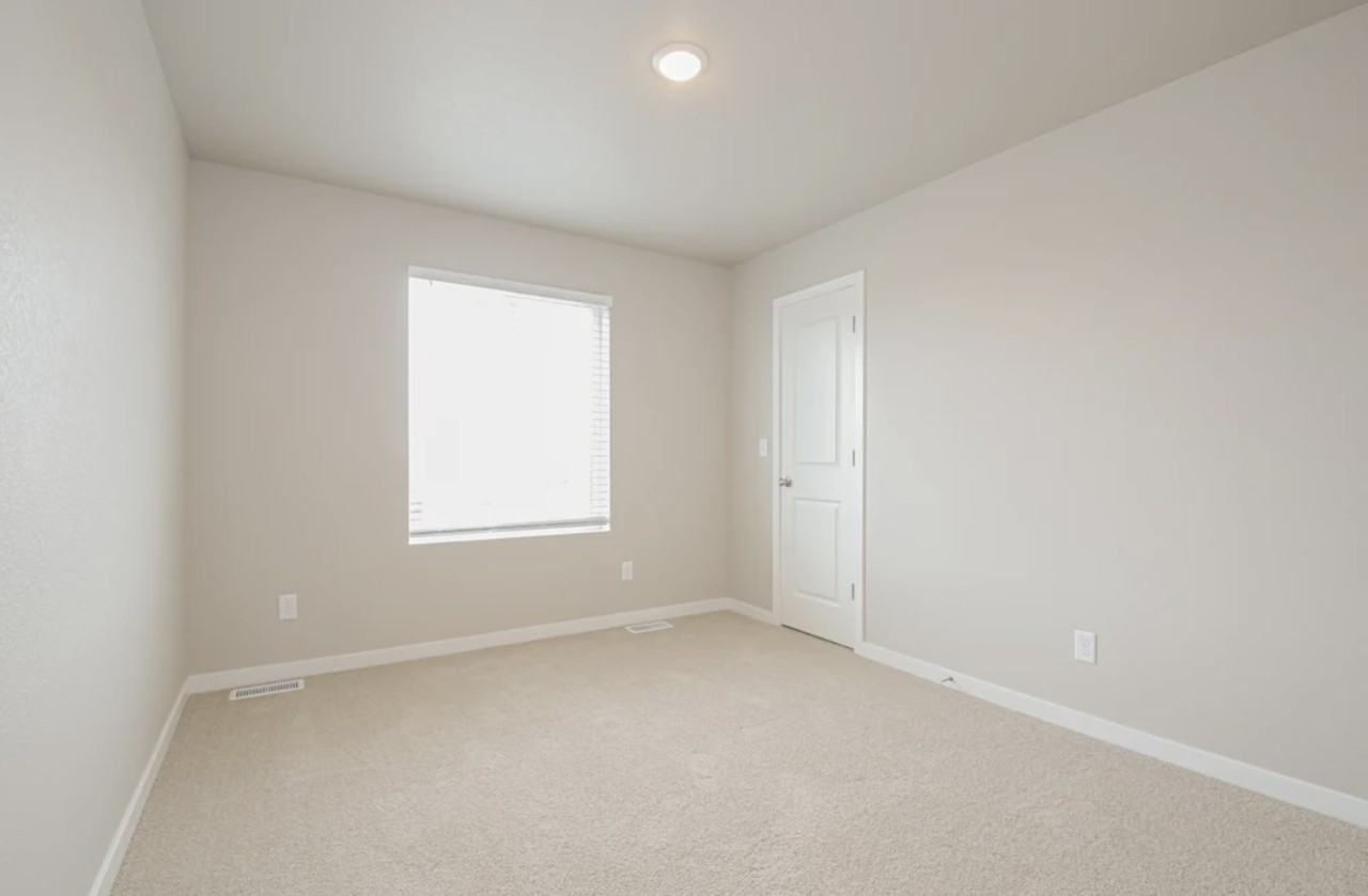 7405 Green River Ave - Photo 7 of 9