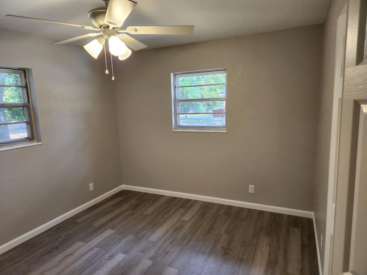 503 W Griffith Ave - Photo 7 of 16