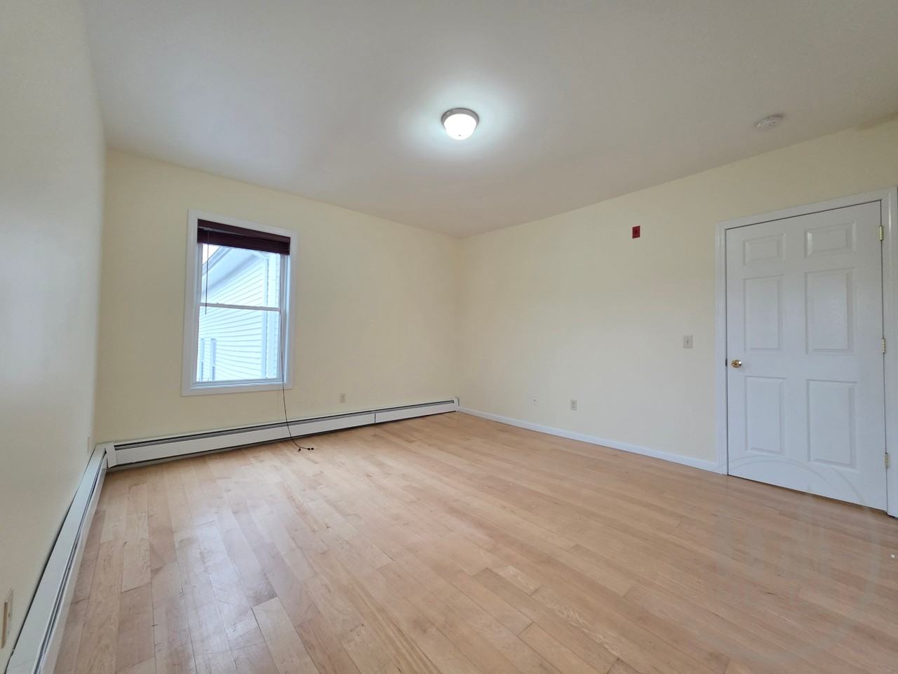 360 River St - Photo 6 of 9