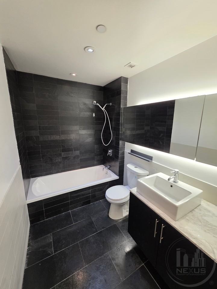 555 Roosevelt Ave - Photo 6 of 8