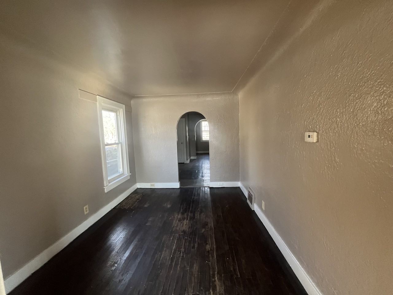 746 Wesley Ave - Photo 4 of 11