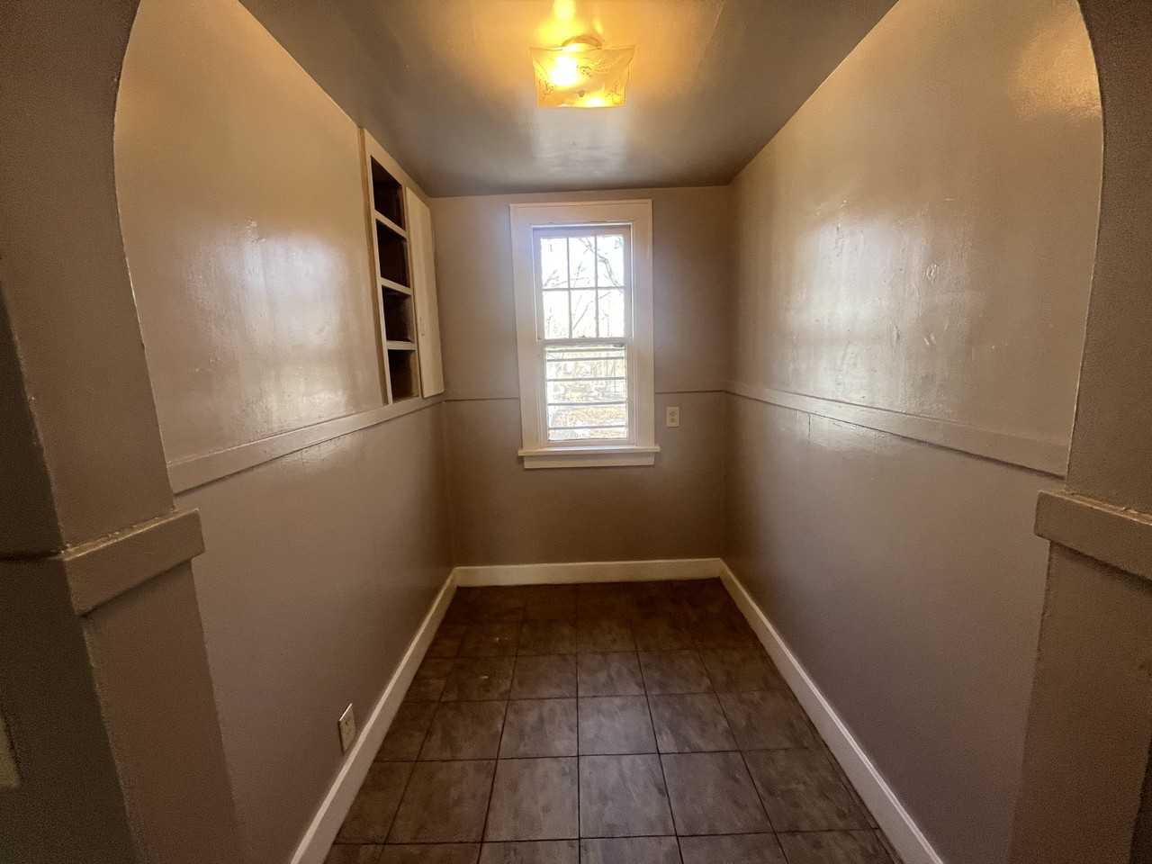 746 Wesley Ave - Photo 7 of 11