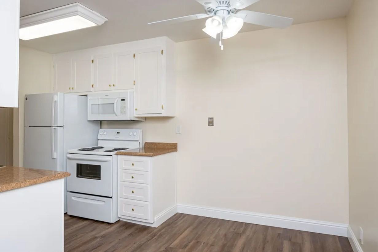 16079 Ashland Ave - Photo 4 of 12