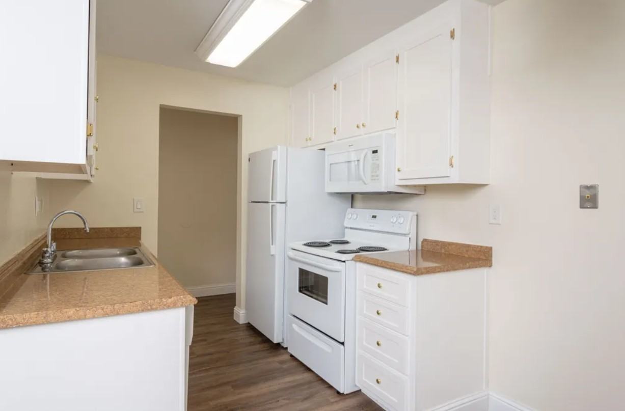 16079 Ashland Ave - Photo 5 of 12