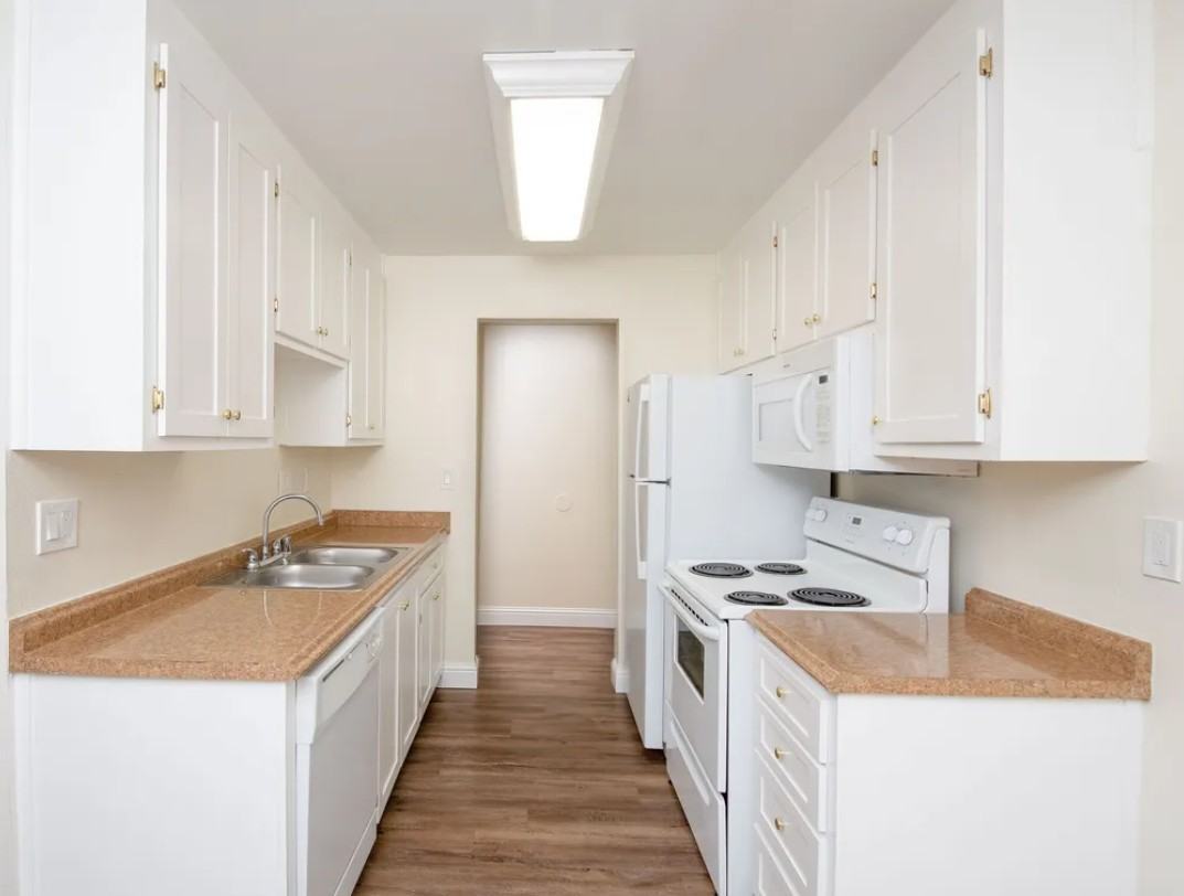 16079 Ashland Ave - Photo 7 of 12