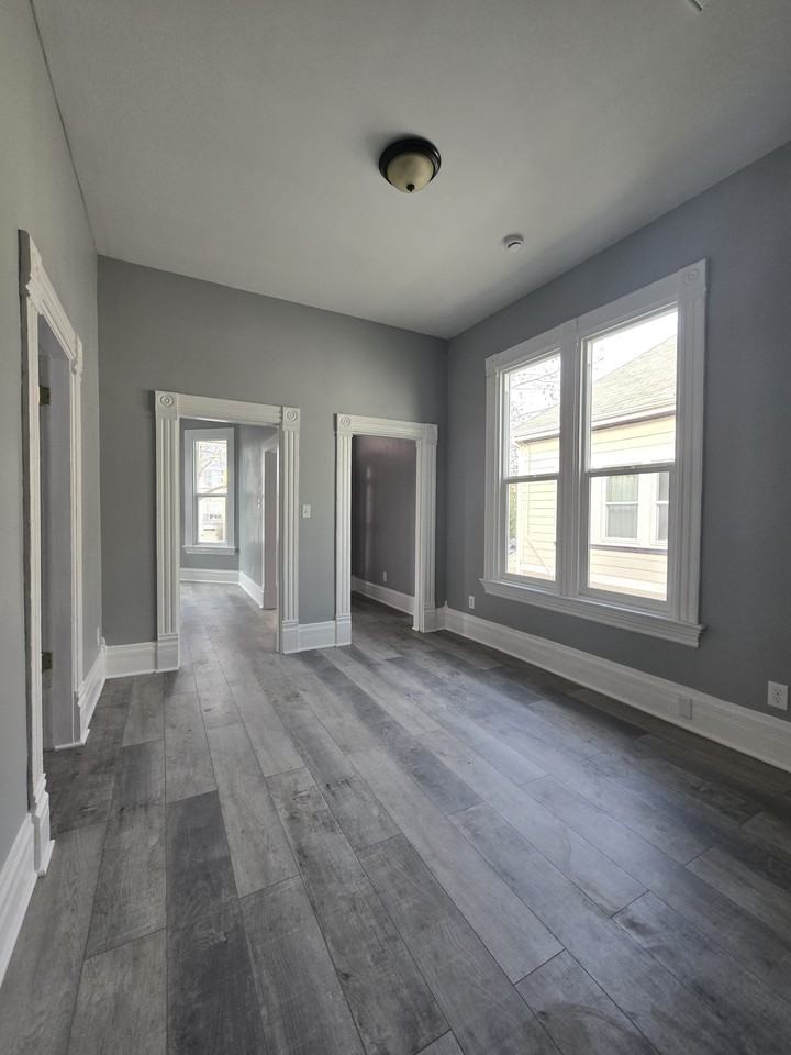 3826 Clarke St - Photo 5 of 15