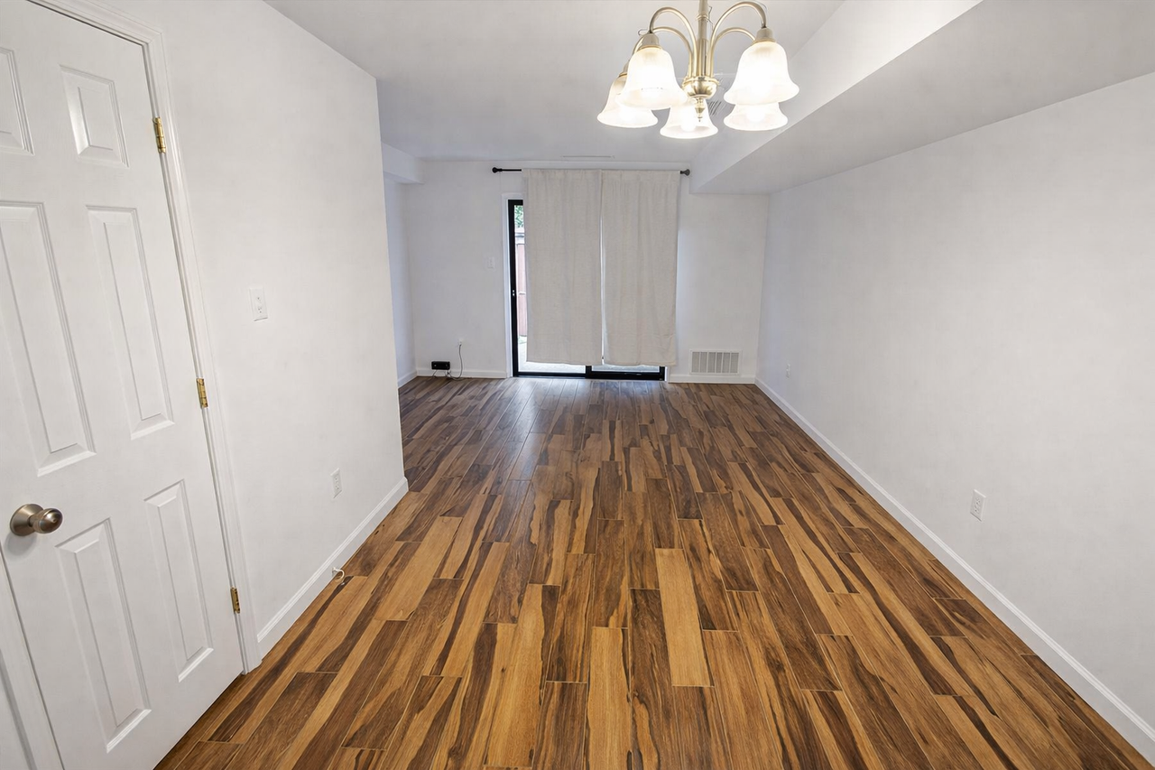 11104 Snug Haven Ln - Photo 3 of 13